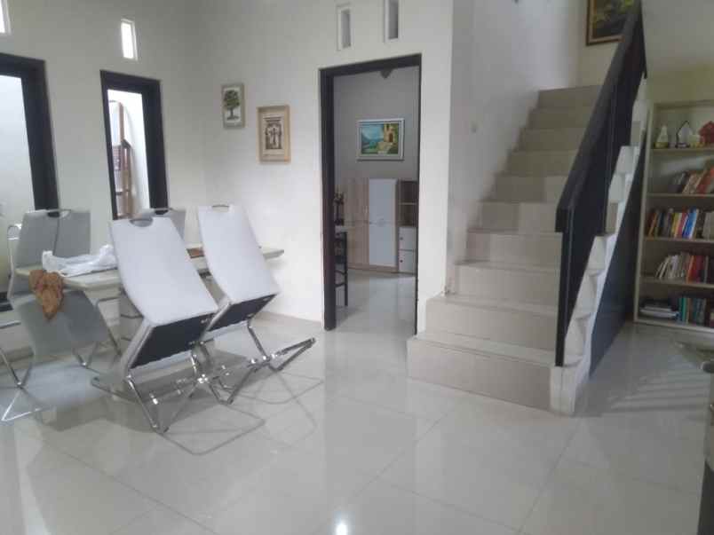 dijual rumah jl rajawali