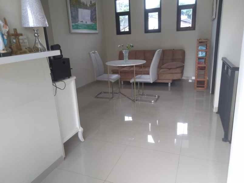 dijual rumah jl rajawali