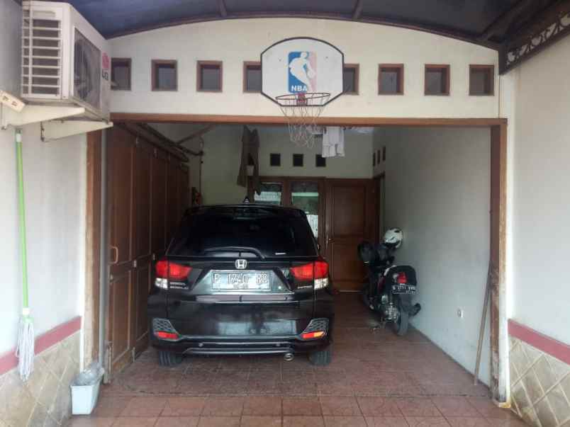 dijual rumah jl raya jatikramat