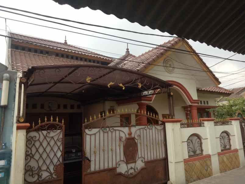 dijual rumah jl raya jatikramat