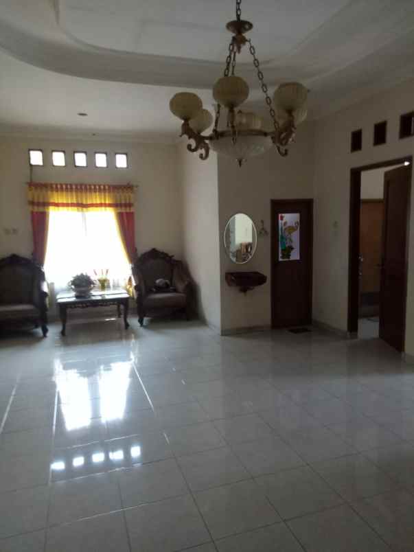 dijual rumah jl raya jatikramat