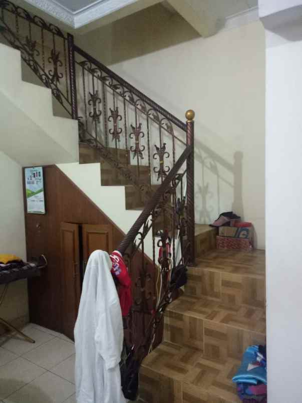 dijual rumah jl raya jatikramat