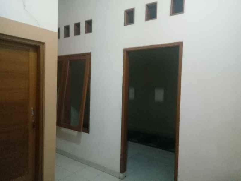 dijual rumah jl raya jatikramat