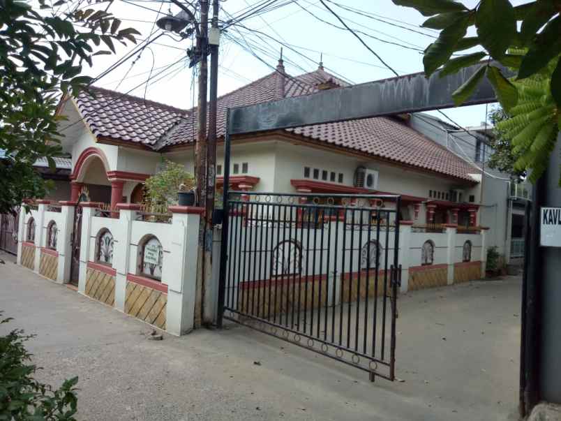 dijual rumah jl raya jatikramat