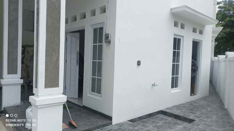 dijual rumah jl raya jatiwaringin