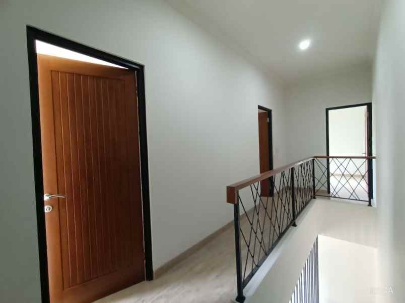 dijual rumah jl raya kodau