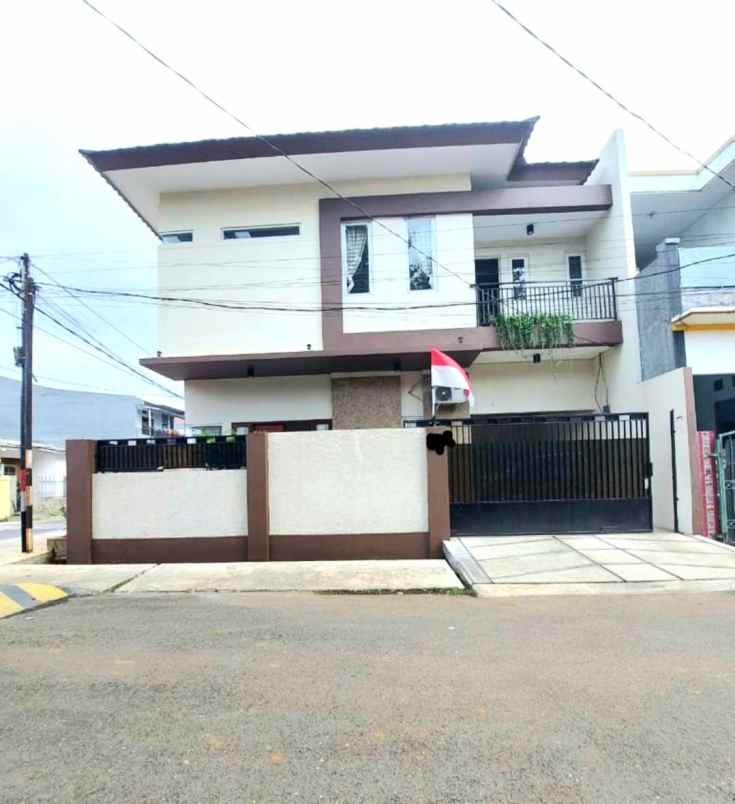 dijual rumah jl raya komplek pondok