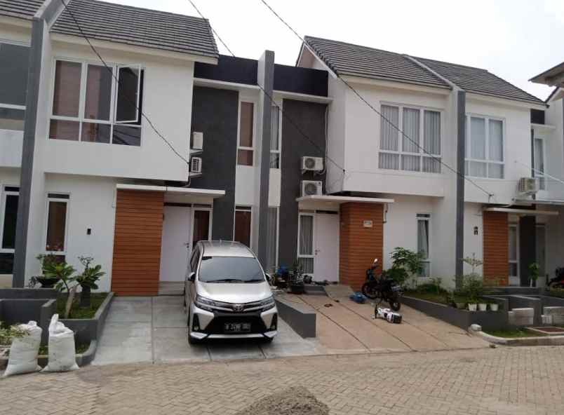 dijual rumah jl raya narogong