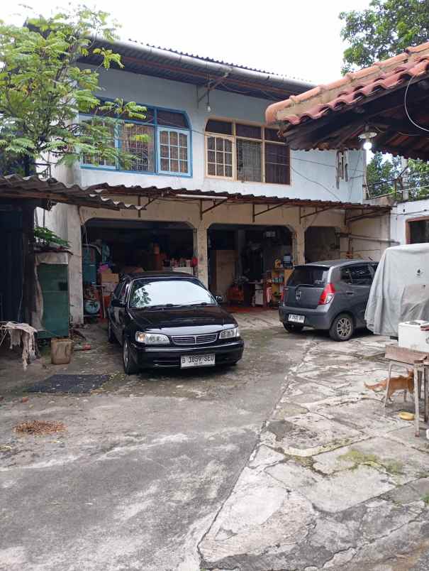 dijual rumah jl raya ragunan