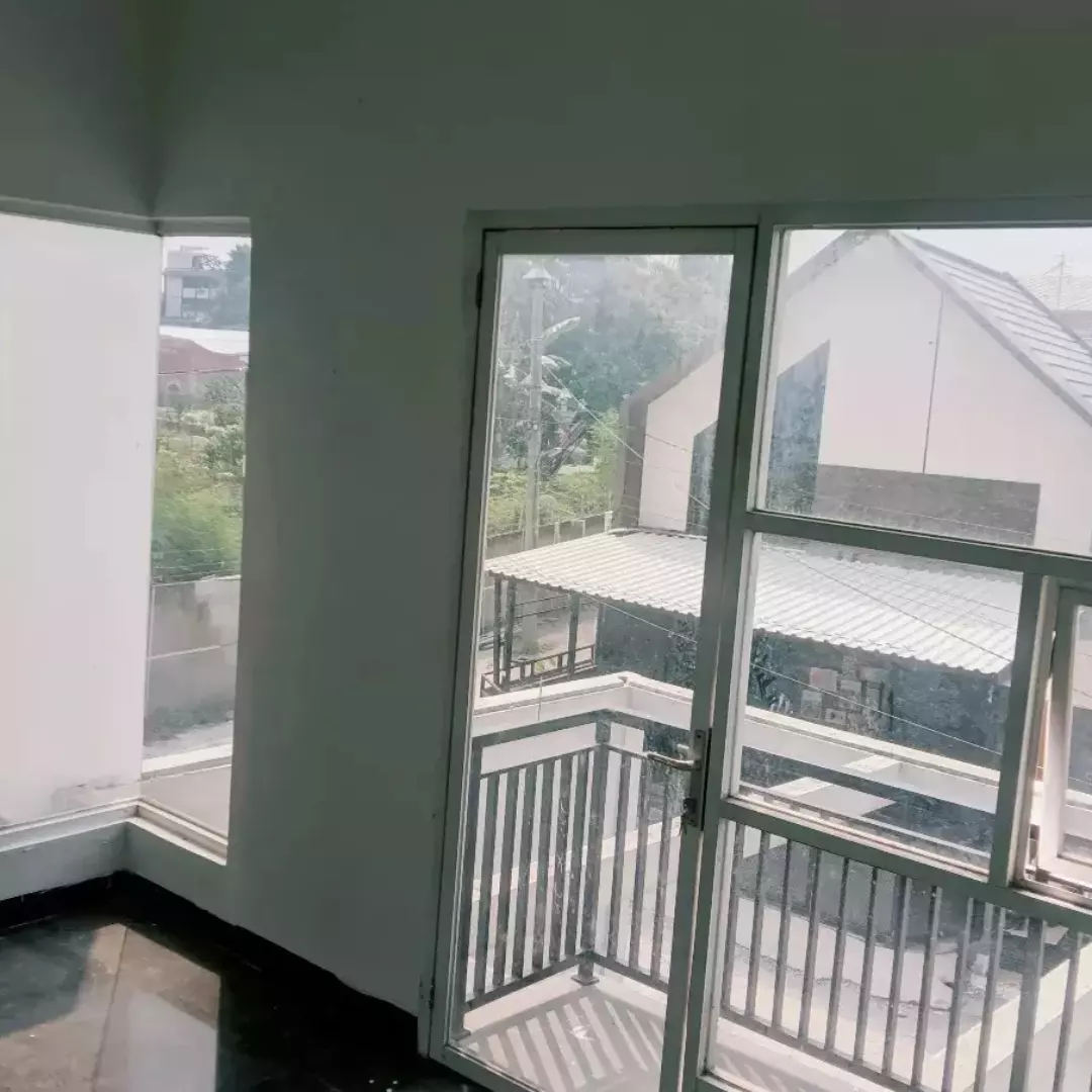 dijual rumah jl raya serua bojongsari