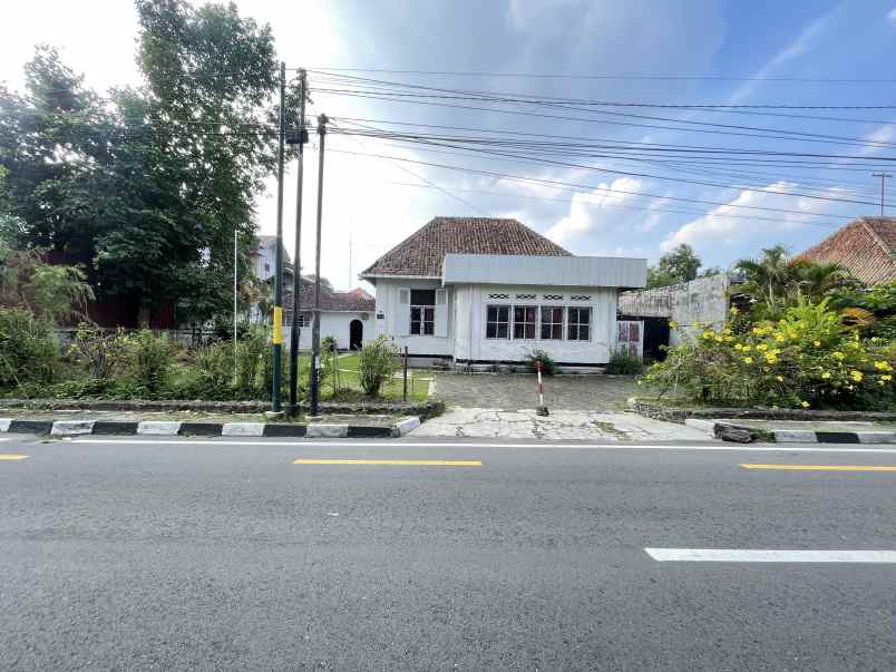 dijual rumah jl sajiono kota baru