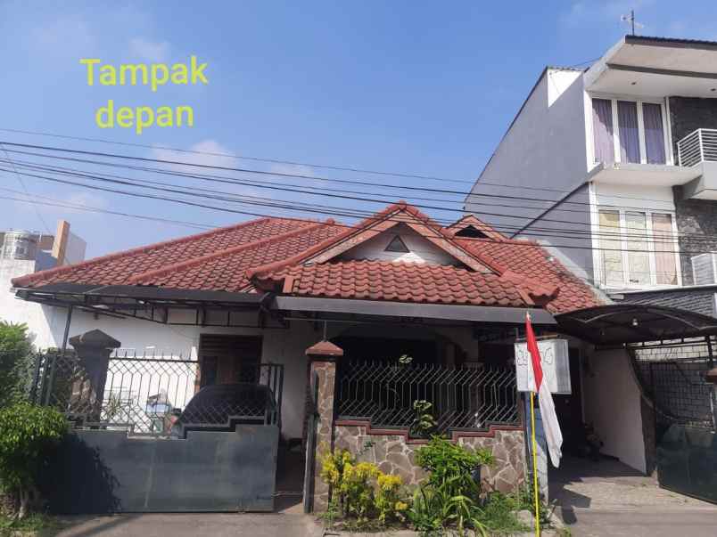 dijual rumah jl semanggi