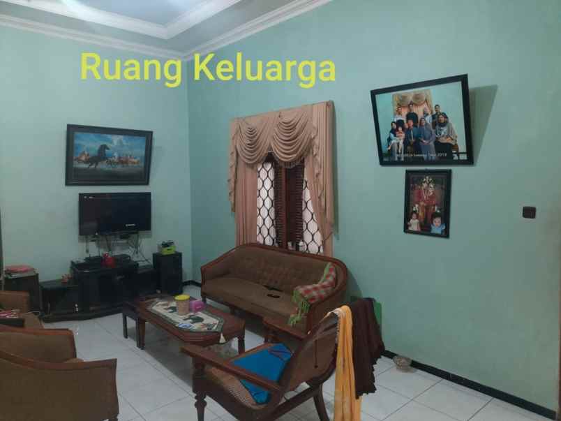 dijual rumah jl semanggi