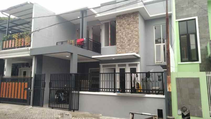 dijual rumah jl sentrapoint