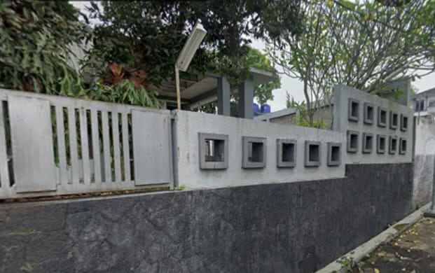 dijual rumah jl setrasari