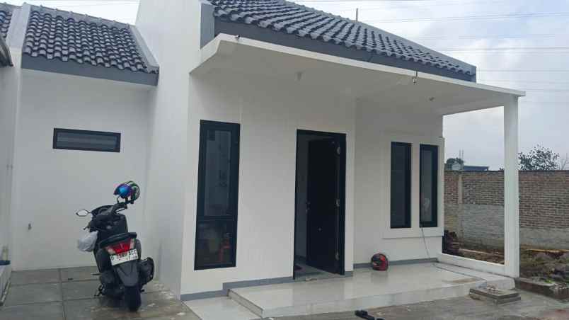 dijual rumah jl smp1 cileunyi bandung
