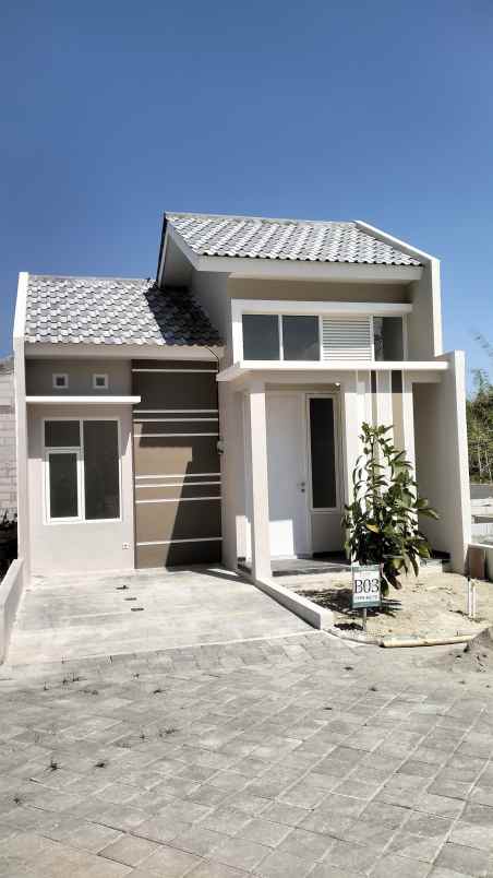 dijual rumah jl soerodiningrat puyut