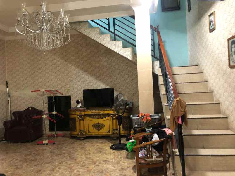 dijual rumah jl swasembada barat kebon