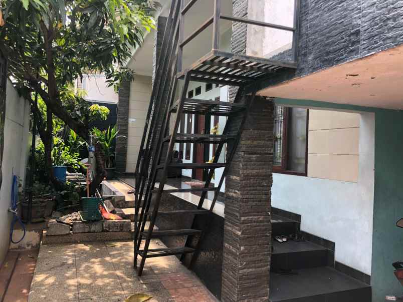 dijual rumah jl swasembada barat kebon