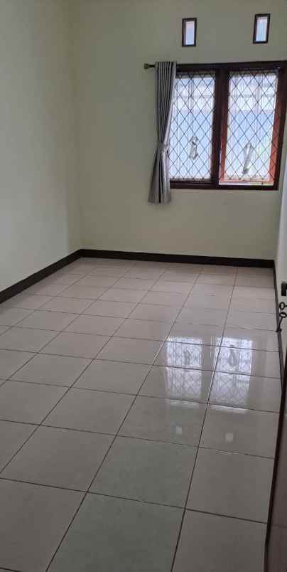 dijual rumah jl tamborin turangga