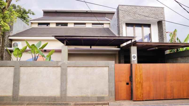 dijual rumah jl tawes bambu apus