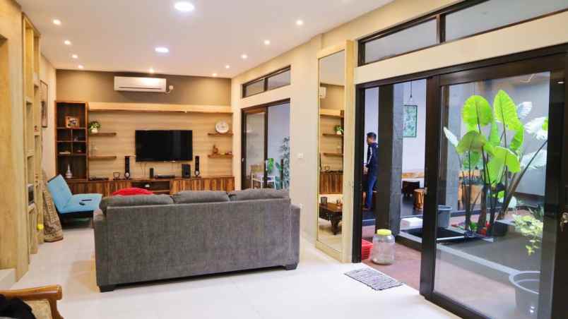 dijual rumah jl tawes bambu apus