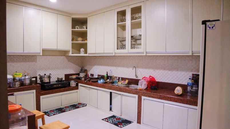 dijual rumah jl tawes bambu apus