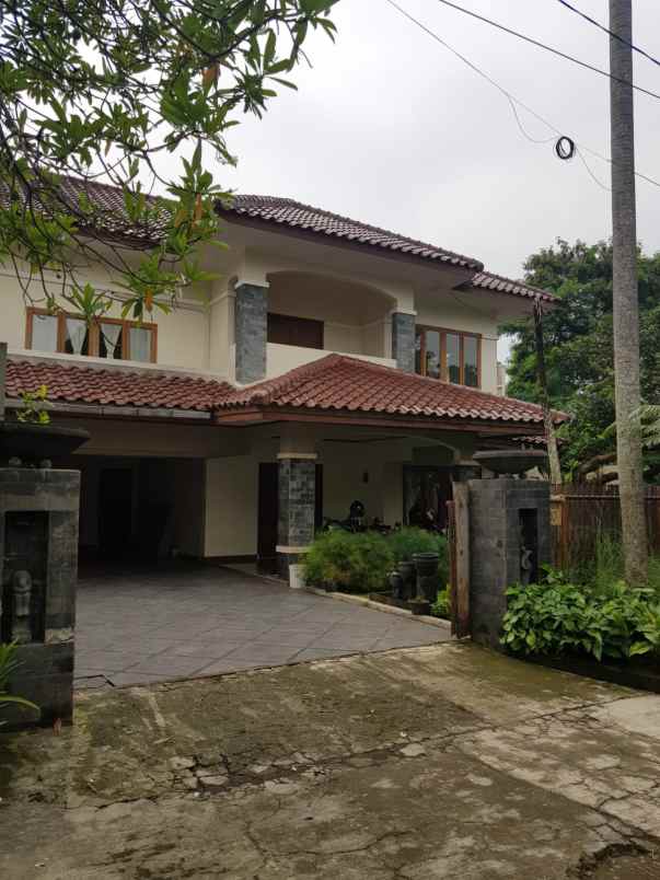 dijual rumah jl villa duta