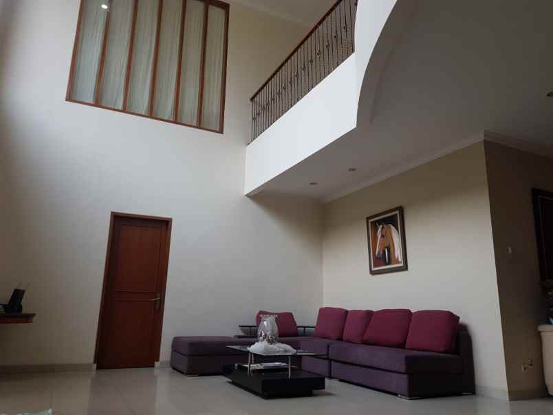 dijual rumah jl villa duta