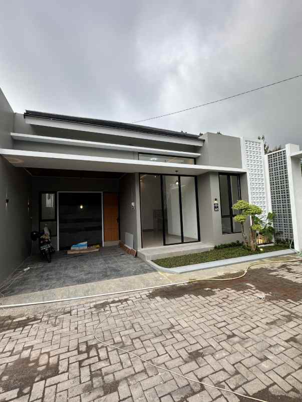 dijual rumah jl warak purbayab