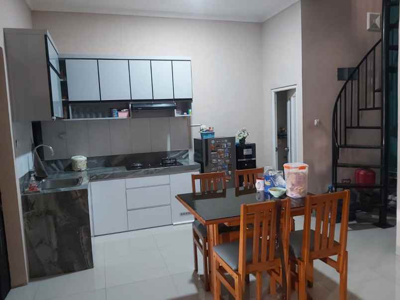 dijual rumah jln caman raya gang mesjid