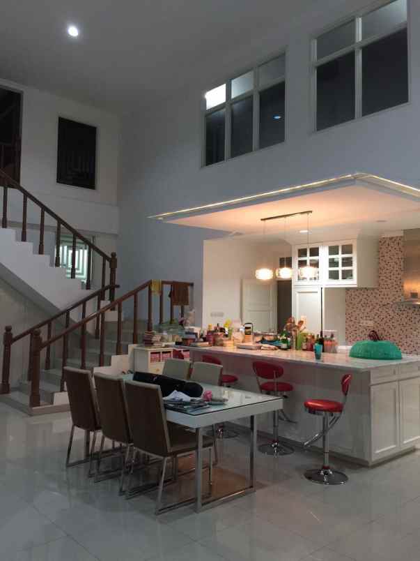 dijual rumah jln kayuputih tengah ii b