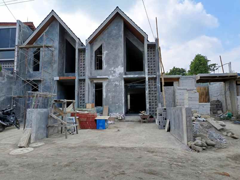 dijual rumah kaliurang km 9