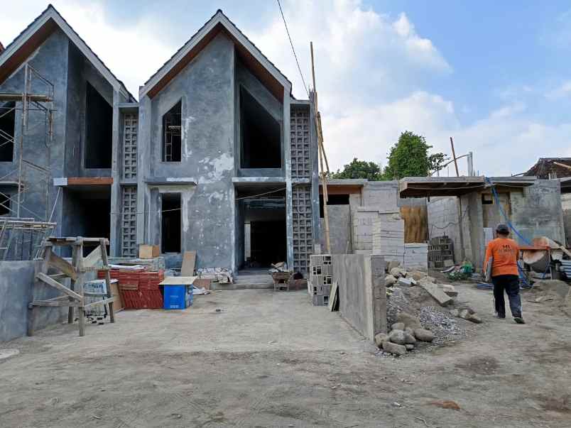 dijual rumah kaliurang km 9