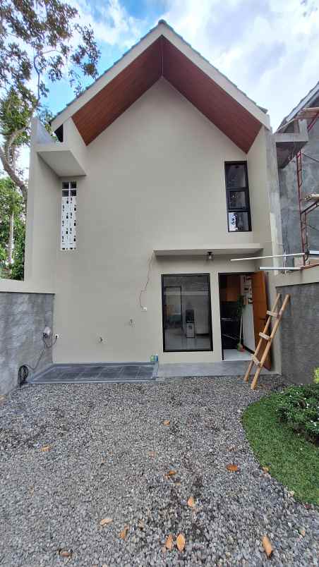 dijual rumah kaliurang km 9