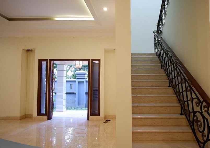 dijual rumah karang tengah lebak bulus