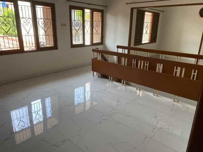 dijual rumah kebayoran baru