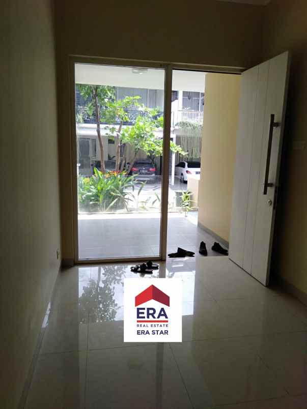 dijual rumah kebayoran village bintaro