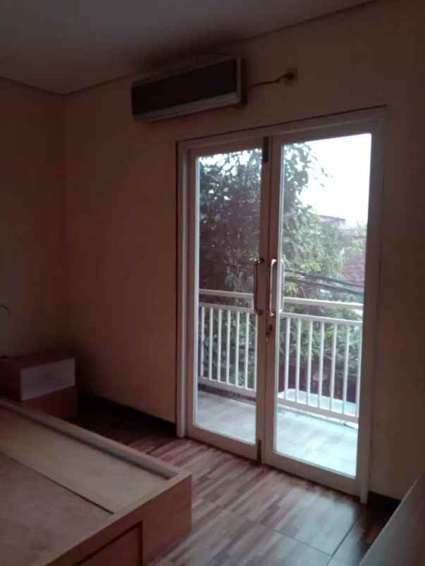 dijual rumah kebonsari