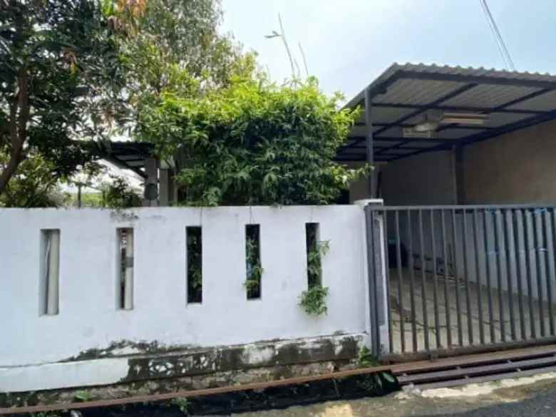 dijual rumah komplek cisaranten kulon