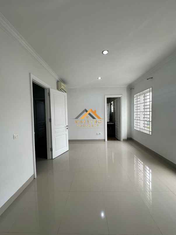 dijual rumah komplek citraland gama