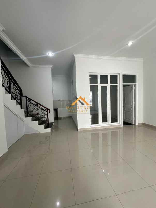 dijual rumah komplek citraland gama