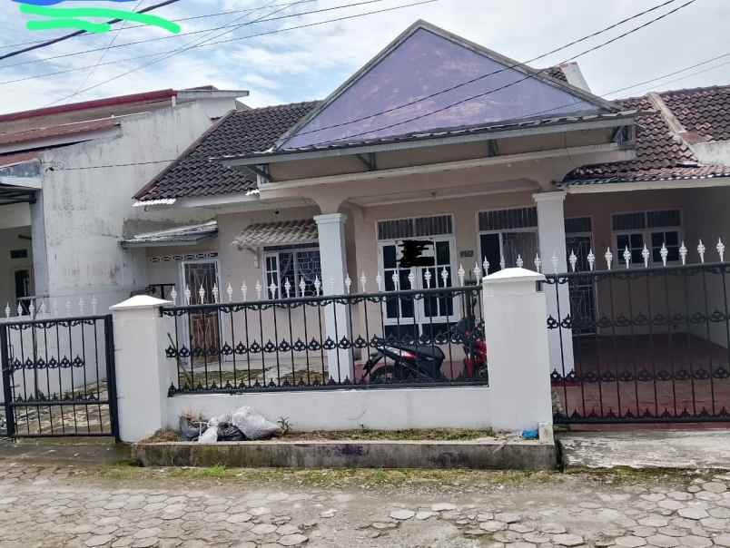 dijual rumah komplek johor indah permai