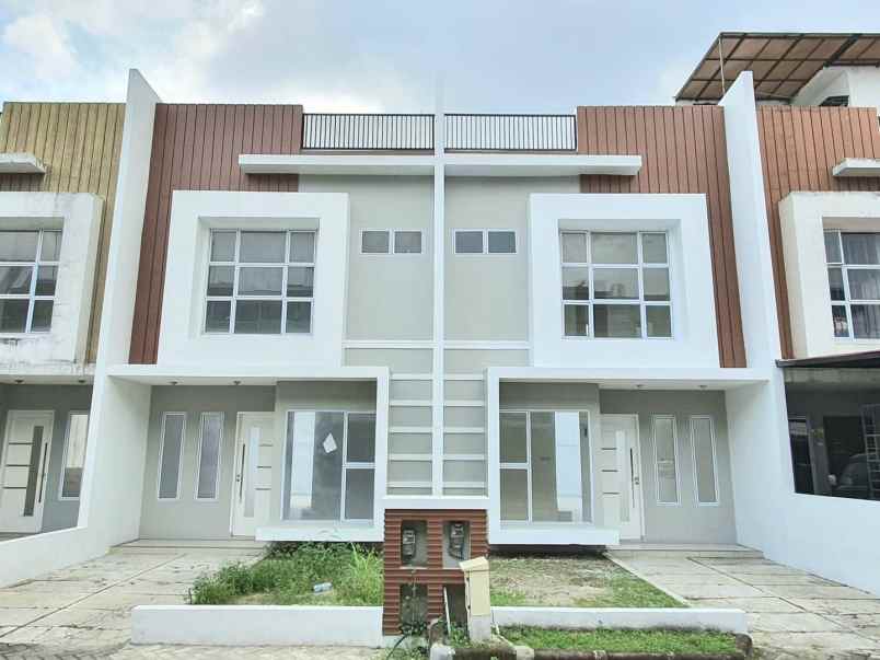 dijual rumah komplek mutiara palace