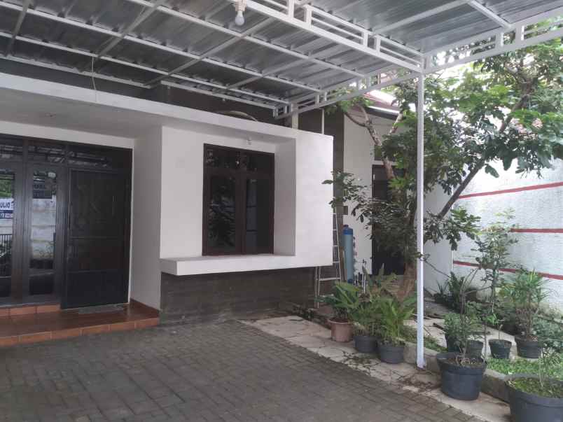 dijual rumah komplek puri dago antapani
