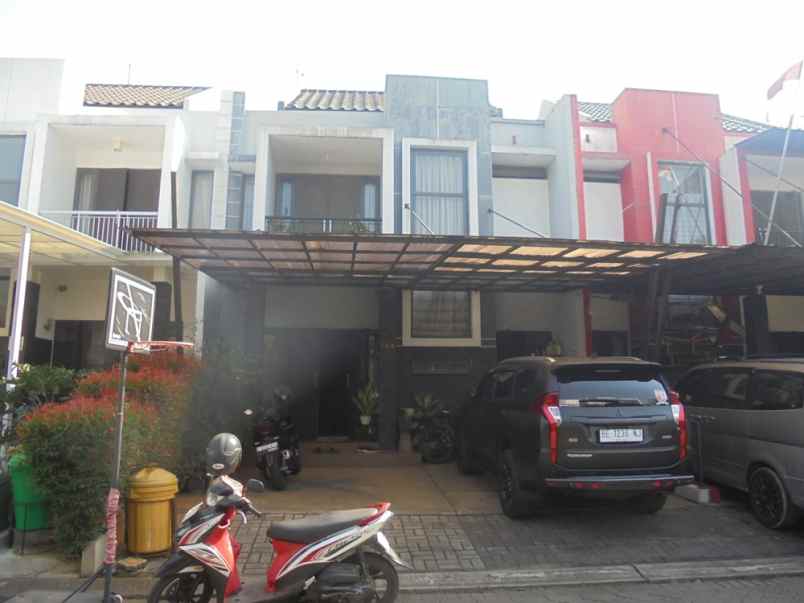 dijual rumah komplek raffles hills