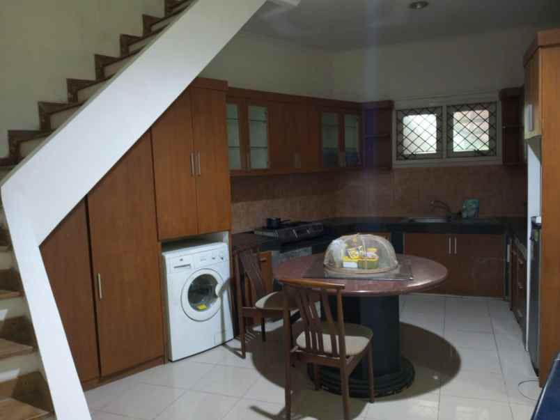 dijual rumah komplek setiabudi regency