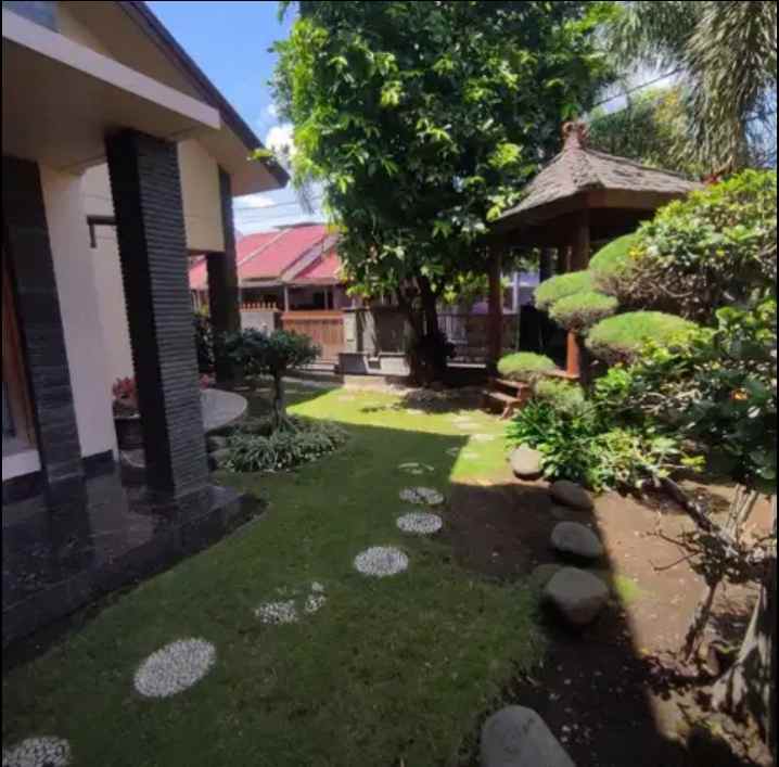 dijual rumah komplek setra dago