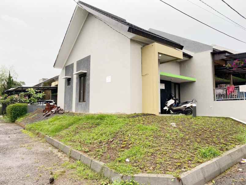 dijual rumah komplek taman cihanjuang 2