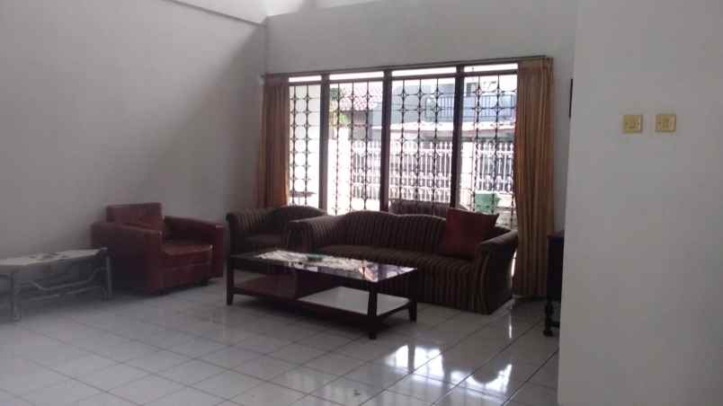 dijual rumah komplek turangga